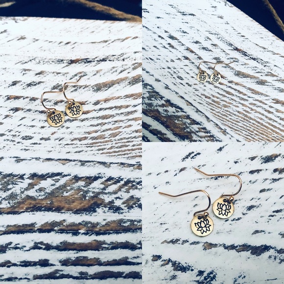 bohemian rose Jewelry - Bohemian Small Gold Lotus Dangling Earrings NWT